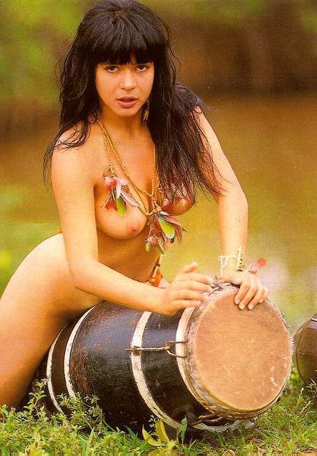 %t Mara Maravilha nua na revista Playboy em fevereiro de 1990
