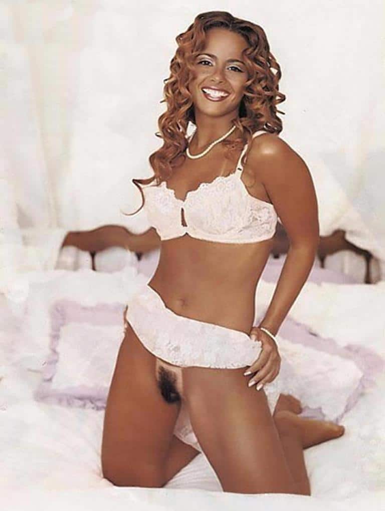 %t Viviane Araújo nua na revista sexy em 1999