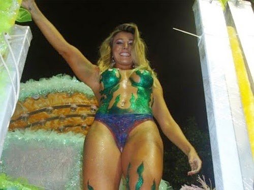 %t Famosas nuas no carnaval